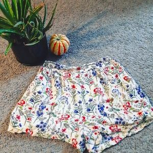 Super cute and comfy shorts, looking for their new home